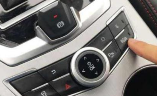 广汽欧歌电子手刹怎么松开