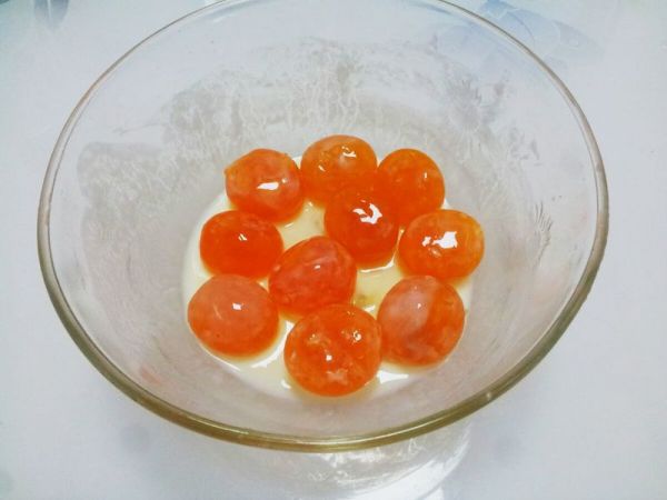 广式豆沙蛋黄月饼