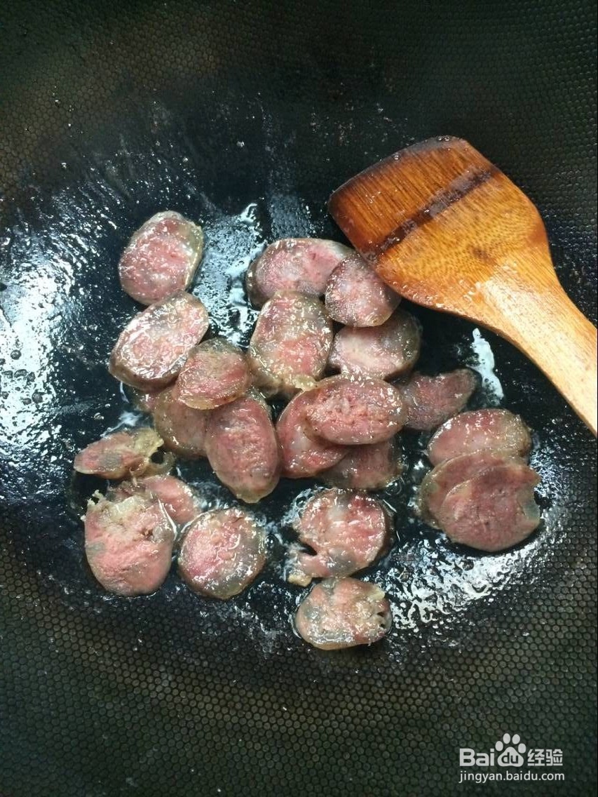 怎样炒简单好吃的青椒香肠