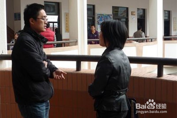 留守儿童的父母怎样关心孩子？