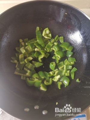 中西合璧快手青椒肉丝意面