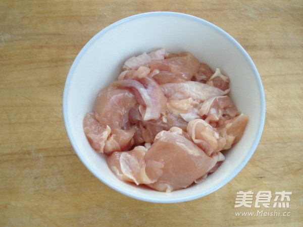 莓干三色鸡丁
