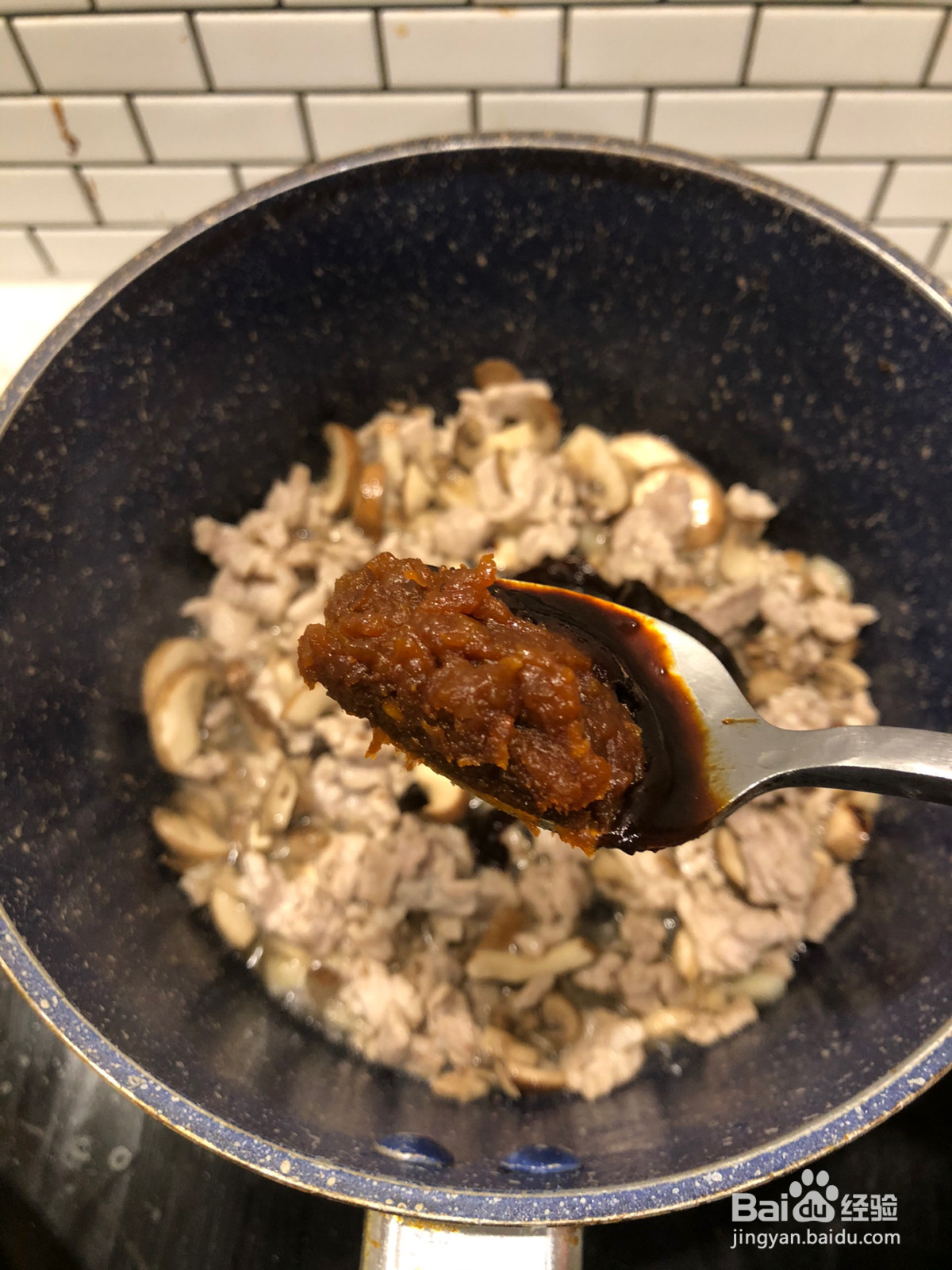 蘑菇炸酱面的做法