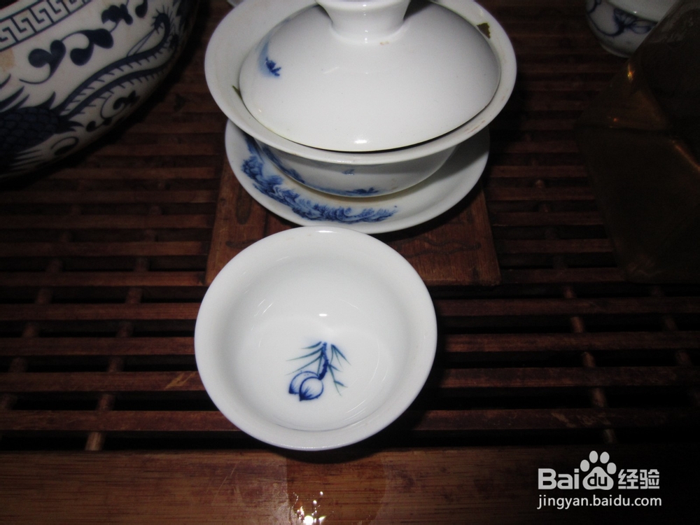 如何清理茶杯上的茶渍