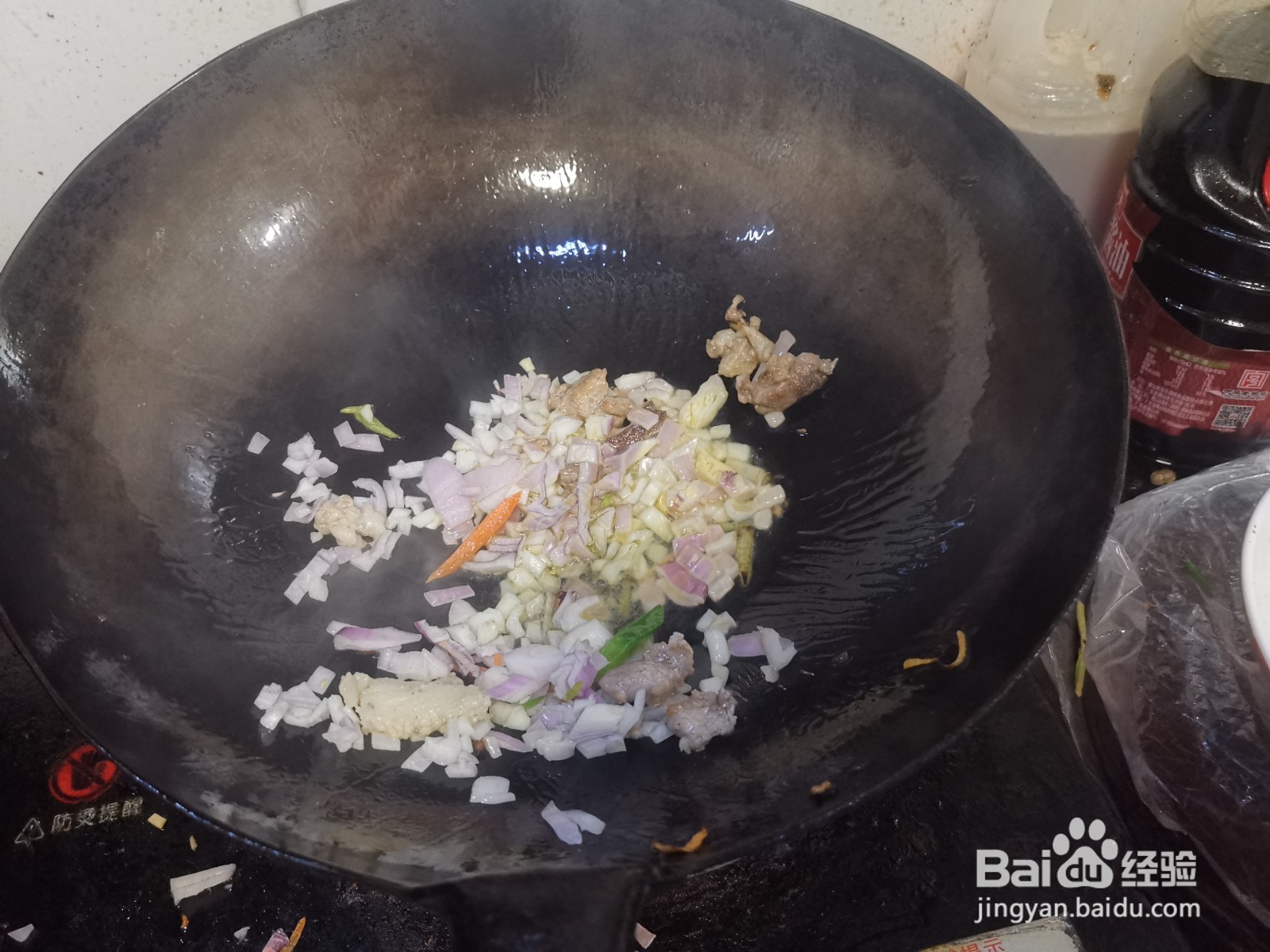 芹菜肉片炒金针菇的做法