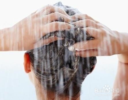 头发脱落是什么原因？怎么办？