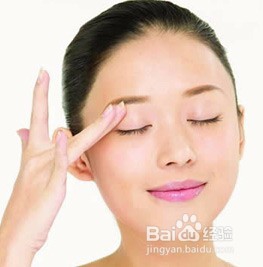 空调房熬夜致重度干眼症 缓解干眼症的方法