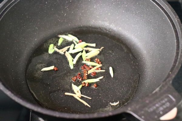 酸汤对虾海鲜菇