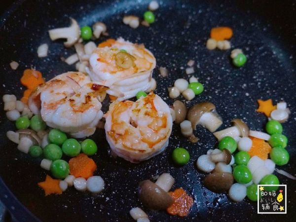 菠萝酸奶鲜虾拌乌冬