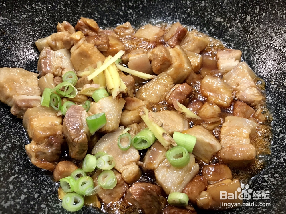 一个人做五花肉炖土豆茶树菇