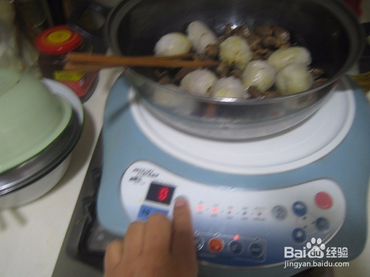 老年人怎样用熟芋头来炒熟鸡心肉