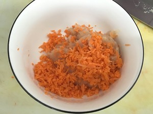 鸡胸肉时蔬丸子汤的做法
