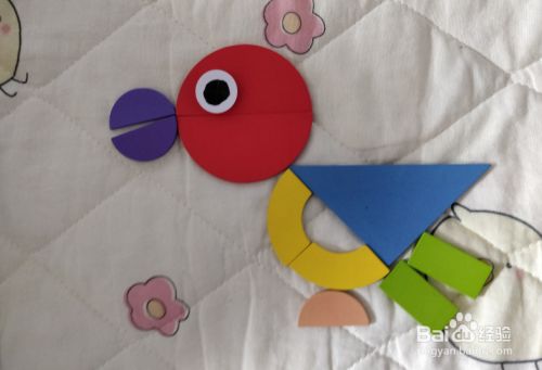 用幼儿积木怎么拼一只带三角形的鸟?