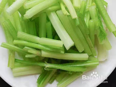 芹菜炒山药的做法