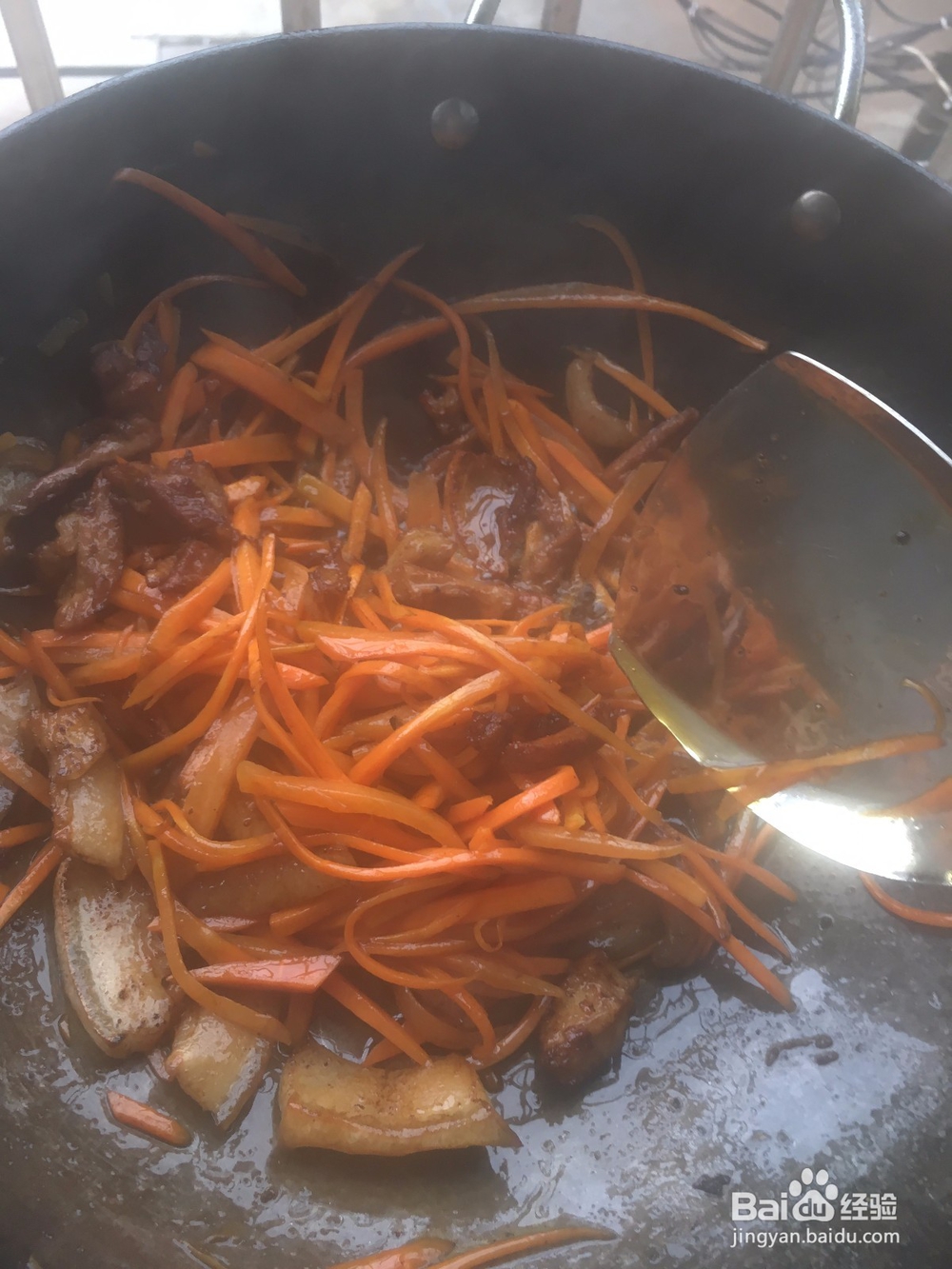 如何简单的做出美味的胡萝卜炒肉