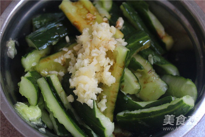 红椒拍黄瓜的做法