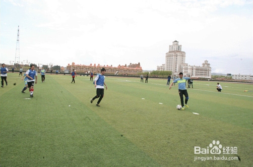 如何练好足球