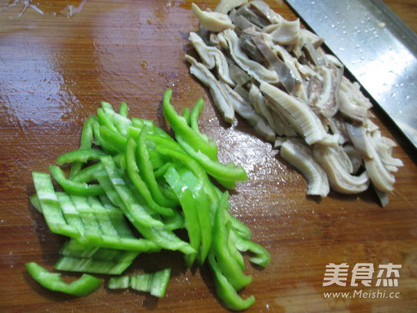 尖椒韭菜芽炒猪肚