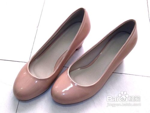 重姿态更重质量：高跟鞋选购12招