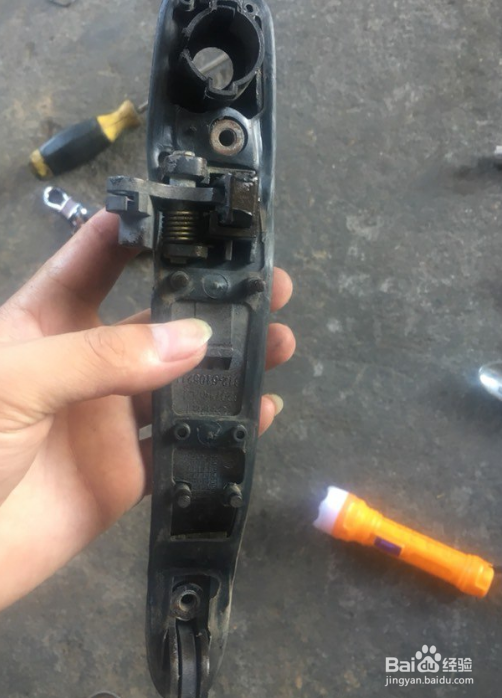 东风风行侧门外拉手怎么拆