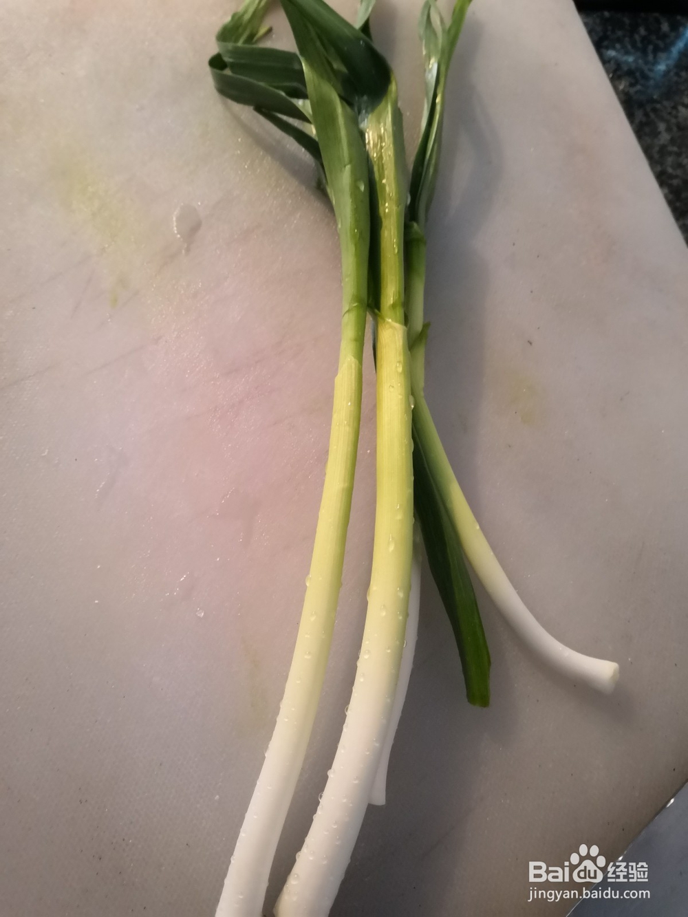 蒜苗香肠的做法