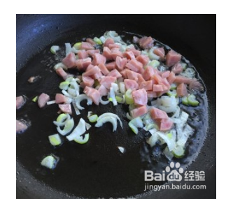 酸豇豆香肠炒饭的家常做法