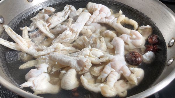 网红酸辣无骨鸡爪