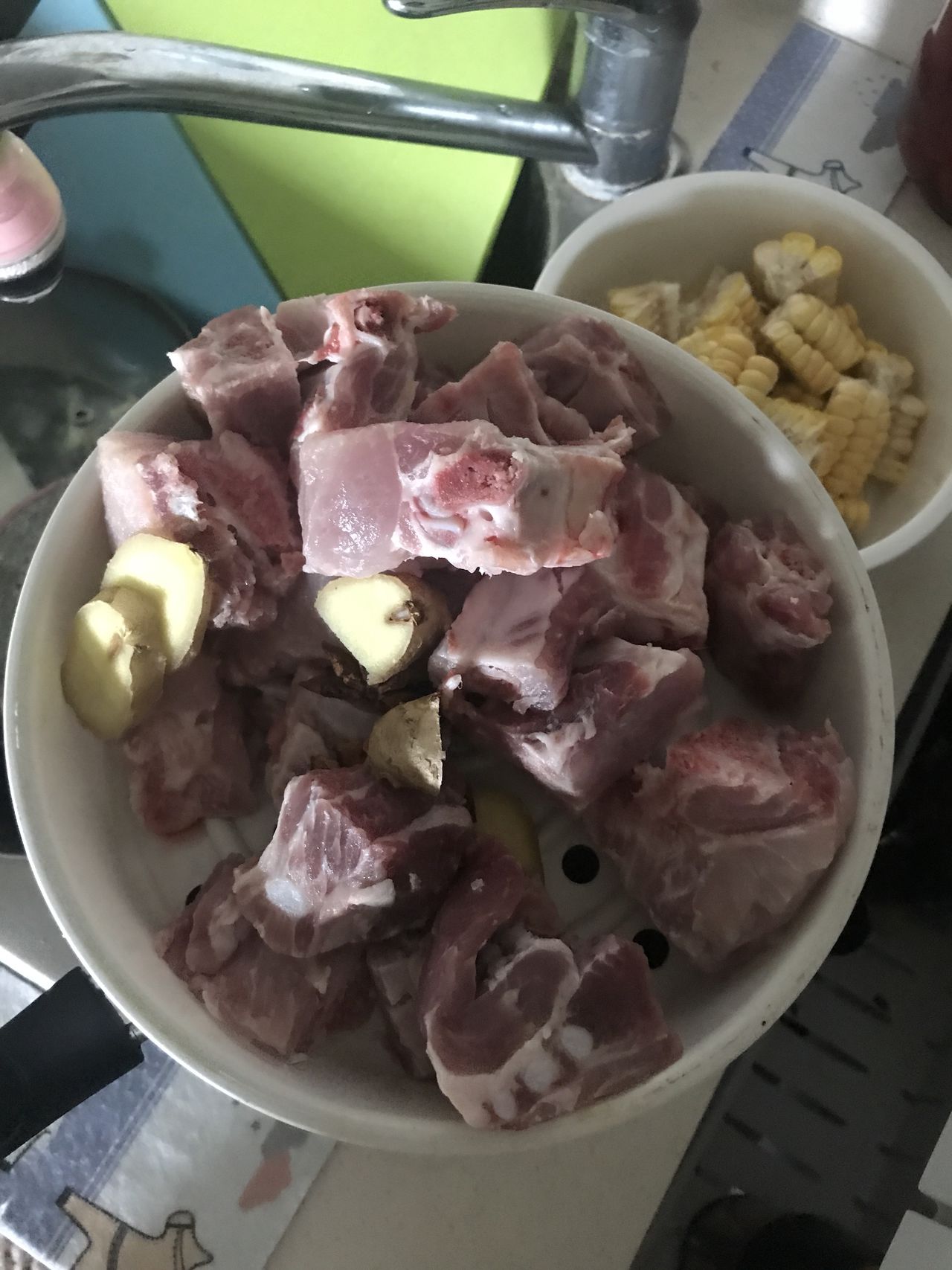 手把手教会你排骨玉米豆角炖的做法