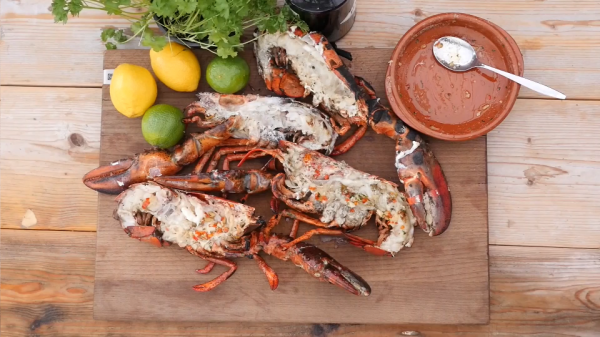 柠檬黄油烤加拿大龙虾