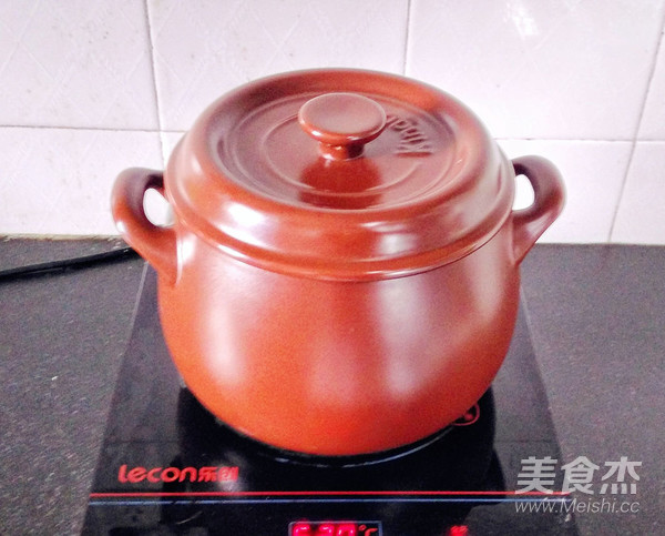榴莲壳煲鸡的做法