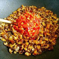 好吃的拌饭香菇肉酱