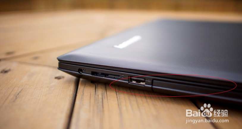 联想笔记本怎么放碟片？