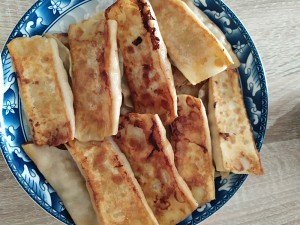 如何制作香辣美味的的驴肉小煎饺 ?