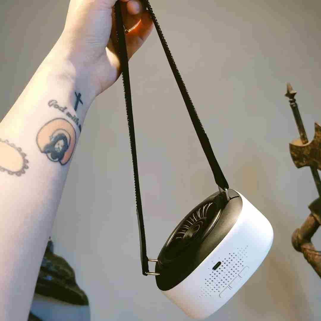 小米出品的左点小艾,非常小巧,没有烟不呛鼻,用起来也是简单