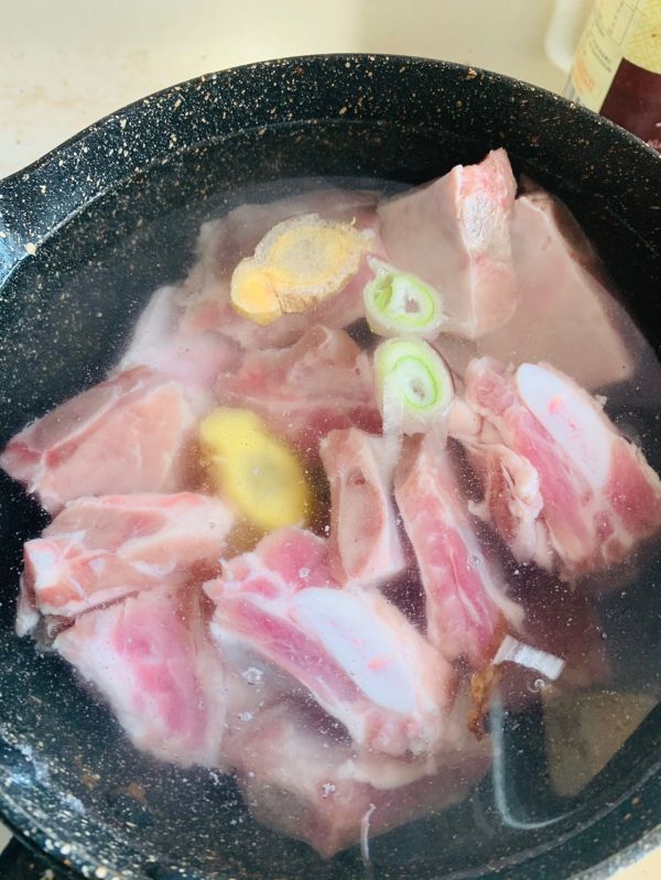 红烧排骨炖土豆板栗