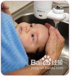 怎样给婴儿洗澡 美国专业医院的指导 百度经验