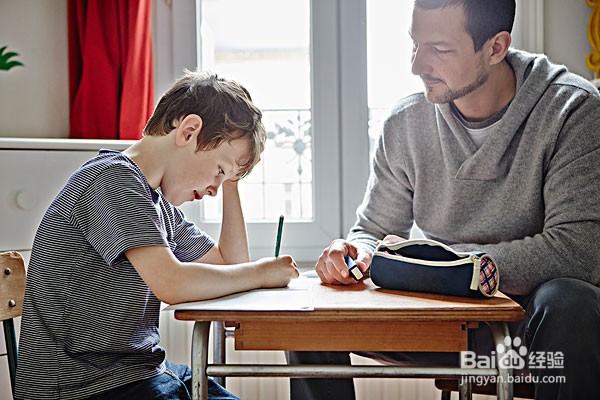 在教育孩子的时候惩罚要得当