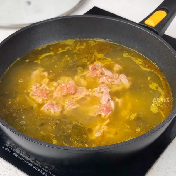 金汤酸菜肉丝面