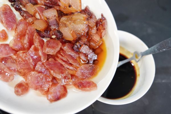 广式双拼腊味煲仔饭