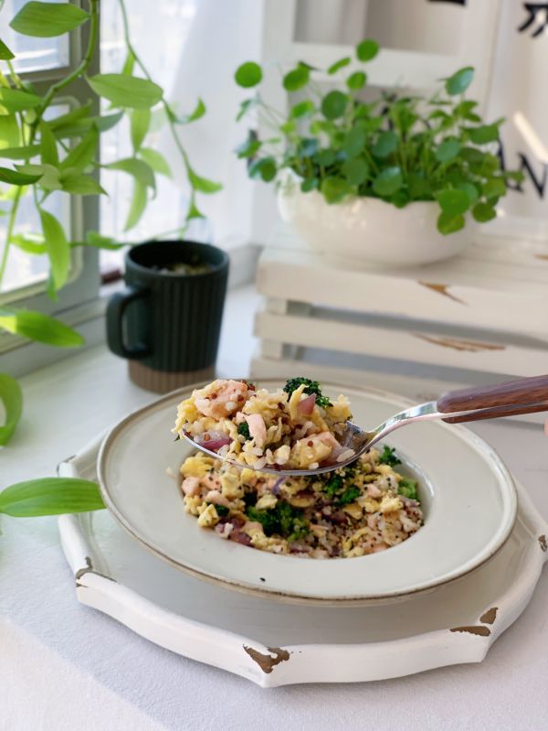 三文鱼时蔬藜麦炒饭