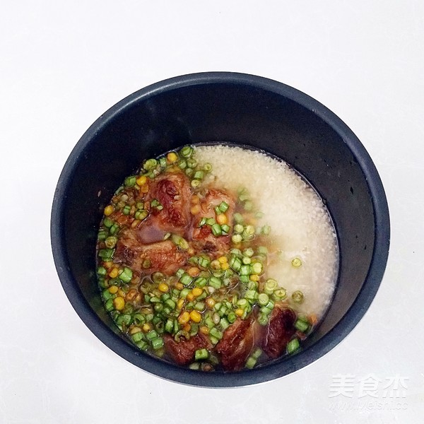 排骨玉米粒焖饭