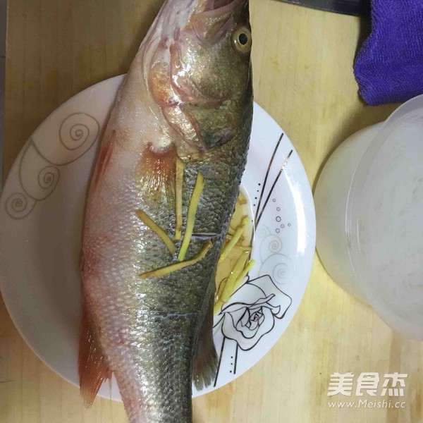 清蒸鲈鱼的做法