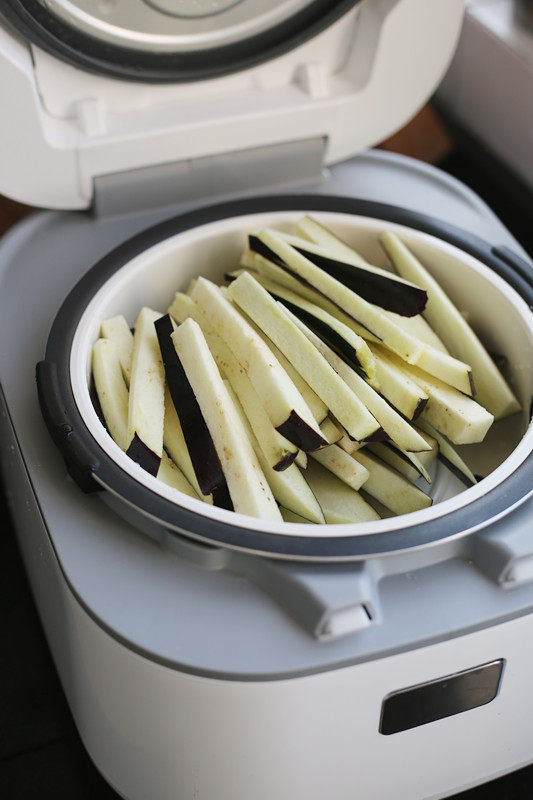 炝拌茄丝的做法，妈妈们学会了吗？