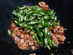 美味尖椒鸡腿肉