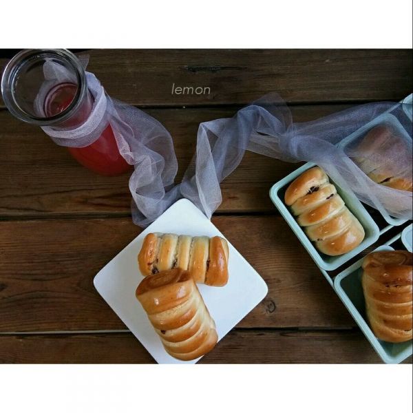 #美的FUN烤箱·焙有FUN儿#椰蓉蔓越莓潜水艇餐包