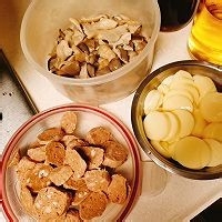 减肥期间可以吃的营养易做菌菇牛肉丸日本豆腐汤