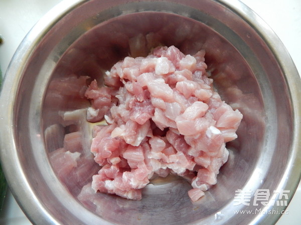 酱黄瓜肉丁拌荞麦面
