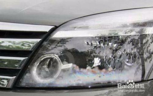 汽车前挡风玻璃和汽车大灯内部如何除雾汽水珠?