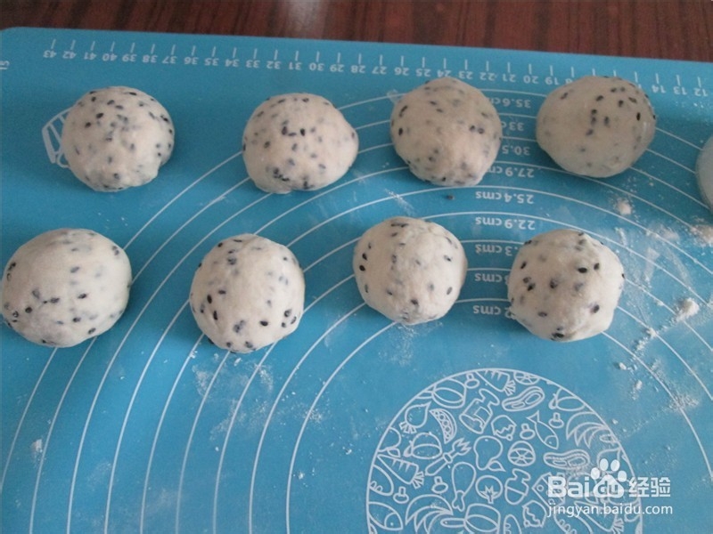 奶香黑芝麻发面饼