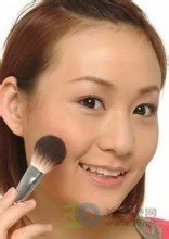 上班族化妆技巧 五步打造立体五官